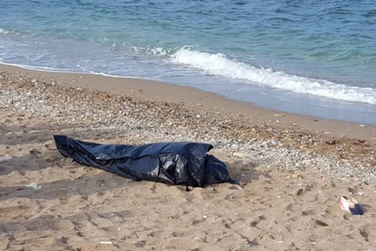 hallan-cuerpo-joven-flotando-playa-martil