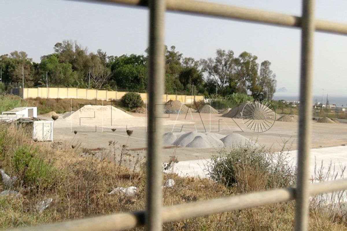 Con vídeo ▶️ Las obras para la base única militar cumplen plazos con un fin previsto en 2026 ➡ Se trabaja en la explanada de Loma Margarita que se usaba para la realización de prácticas de las autoescuelas y la celebración de la musal-la 📷 Galería de fotos 📷 obras-base-unica-militar-cumplen-plazos-fin-previsto-2026-019-portada