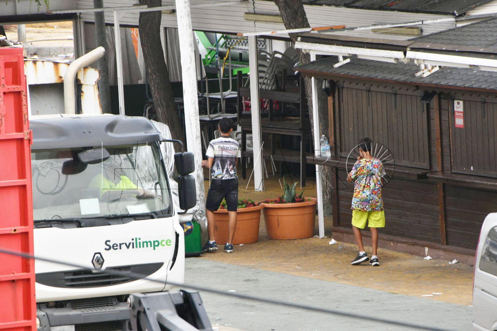 operacion-feriante-menores-inmigrantes-desmontaje-atracciones-2025-9