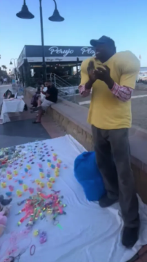 otra-cara-inmigracion-abu-camaron-africano-llego-patera-alegra-playa-1