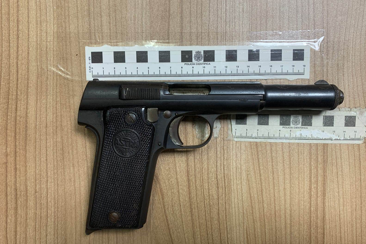 pistola-intervenida-detenido-juan-carlos-i-preparada-disparar-002