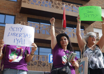 protesta-liberacion-feminista-ibtissam-lachgar-allah-es-lesbiana-2.jpg