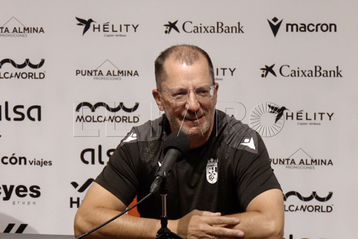 Con vídeo ▶️ Romero, en la previa del Sporting: "Que no falte nadie este sábado" ➡ El entrenador del Ceuta habló sobre el rival, un equipo "que transita muy bien y que te hace daño", además de elogiar de cómo ha quedado el nuevo 'Alfonso Murube' romero-previa-sporting-no-falte-nadie-sabado-004-portada