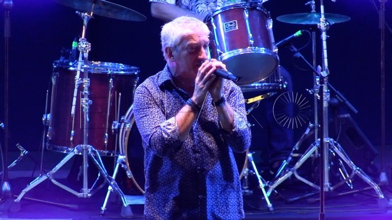 tributo-ultimo-fila-feria-ceuta-2025-llena-auditorio-marina