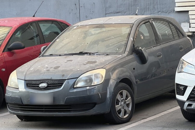 vecinos-estacion-ferrocarril-exigen-retirada-coches-abandonados