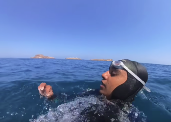 youtuber-marroqui-graba-nadando-chafarinas