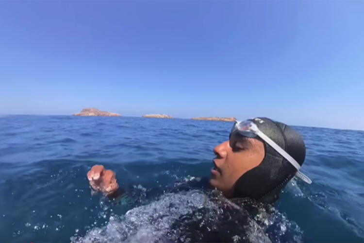 youtuber-marroqui-graba-nadando-chafarinas