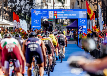 Finja-Schierl-kevin-tarek-vinuela-lideran-copa-europa-triatlon-ceuta-2025-1