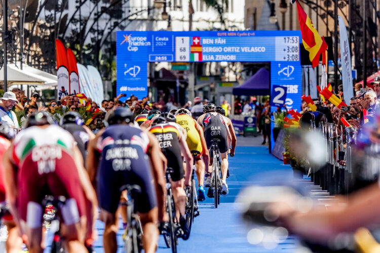 Finja-Schierl-kevin-tarek-vinuela-lideran-copa-europa-triatlon-ceuta-2025-1