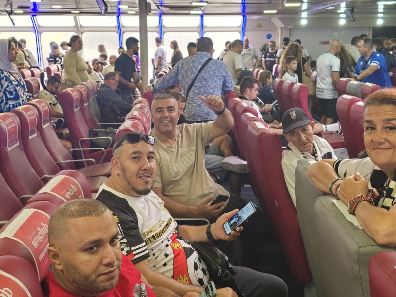 aficionados-ceuta-parten-cadiz-ilusion-bandera-001