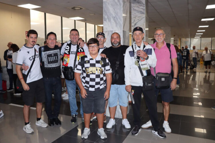 aficionados-ceuta-parten-cadiz-ilusion-bandera-007