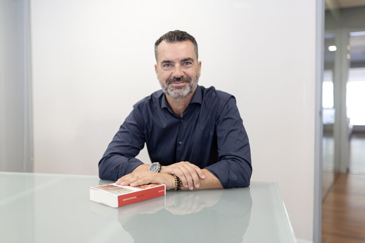 alvaro-otero-he-visitado-lugares-menciona-novela-001