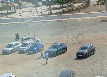 autentica-mafia-si-no-pagas-no-aparcas-aparcamiento-hospital-1