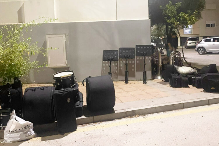 banda-encrucijada-sin-sede-obligados-ensayar-calle-2