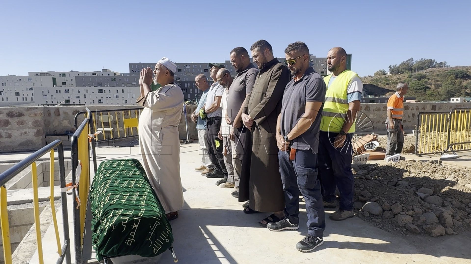 ceuta-ultimo-escenario-vida-joven-inmigrante-desconocido-entierro-sidi-embarek-11