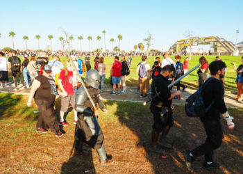 ceuties-comic-con-malaga-arnold-schwarzenegger-dafne-keen-natalia-dyer