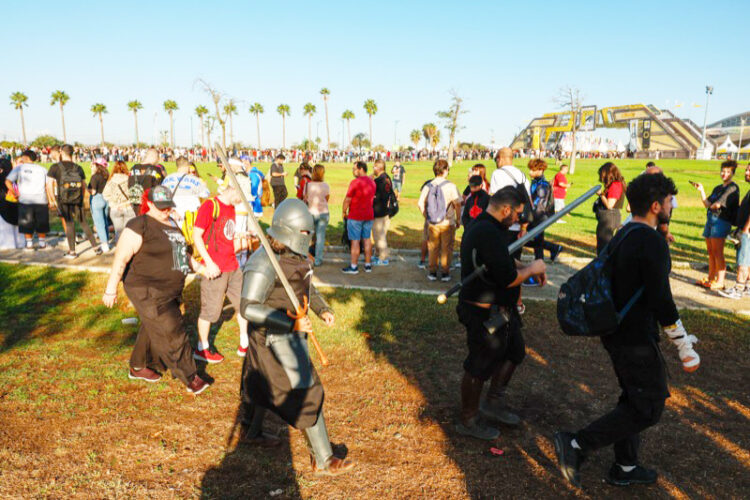 ceuties-comic-con-malaga-arnold-schwarzenegger-dafne-keen-natalia-dyer