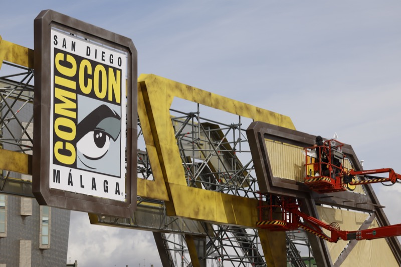 ceuties-comic-con-malaga-arnold-schwarzenegger-dafne-keen-natalia-dyer