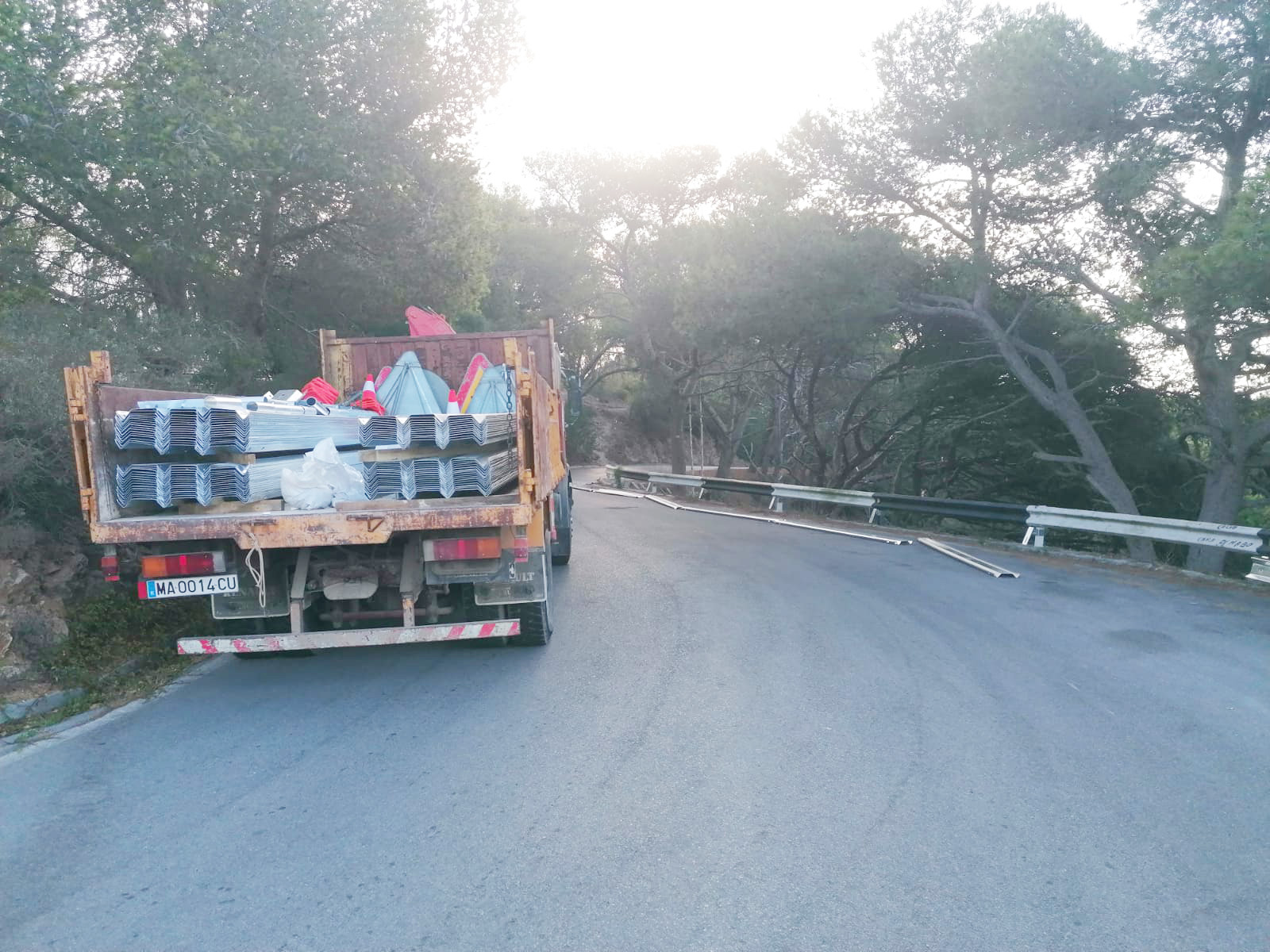 ciudad-refuerza-seguridad-vial-nuevos-guardarrailes-desnarigado-2