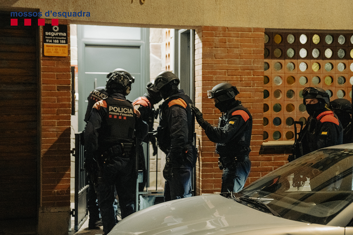 desmantelada-banda-revendia-moviles-marruecos-sustraidos-europa-002