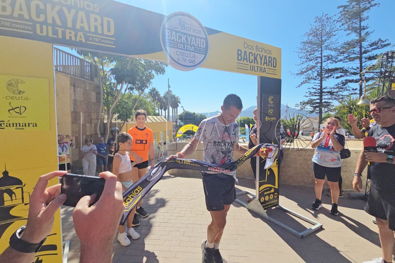 fernando-alarcon-vencedor-ii-backyard-ultra-dos-bahias-ceuta-2025