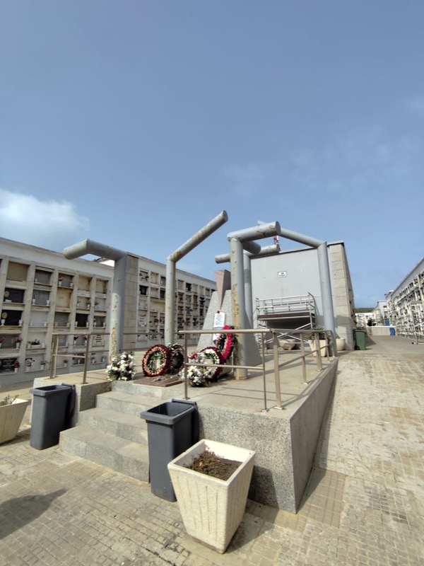 grietas-desconchones-falta-cuidados-basicos-tumba-sanchez-prado-001