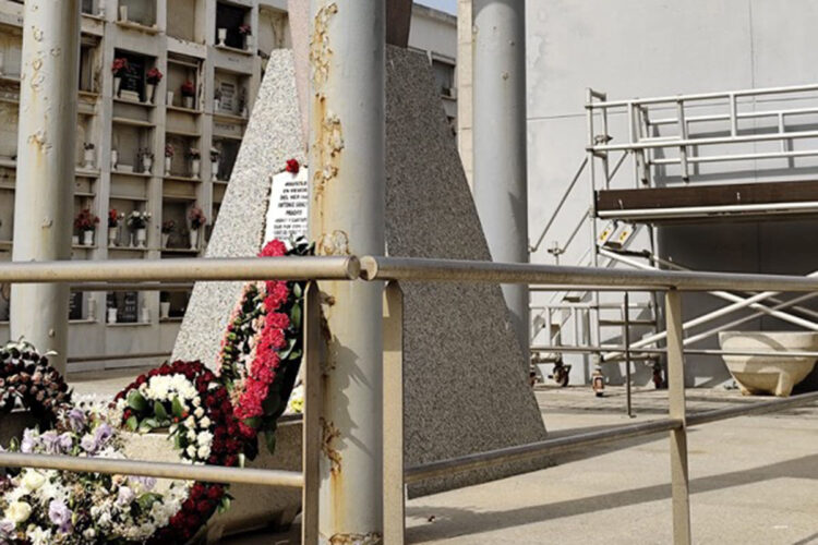 grietas-desconchones-falta-cuidados-basicos-tumba-sanchez-prado-002