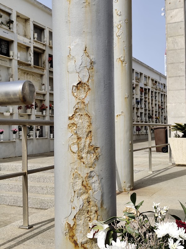 grietas-desconchones-falta-cuidados-basicos-tumba-sanchez-prado-003
