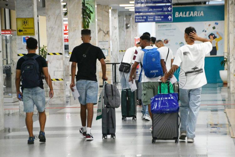 grupo-inmigrantes-ceti-marcha-peninsula-2