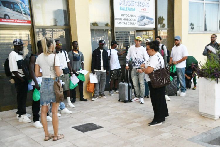 grupo-inmigrantes-ceti-marcha-peninsula-5