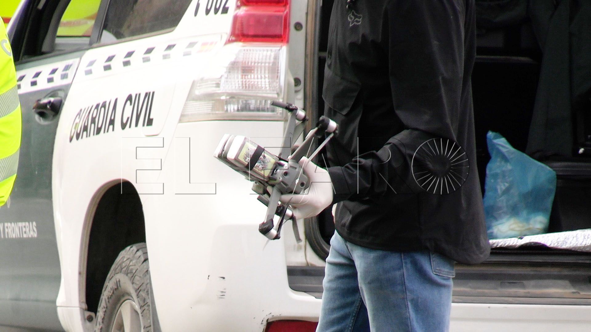 guardia-civil-bomberos-recuperan-narcodron-cayo-arbol-11