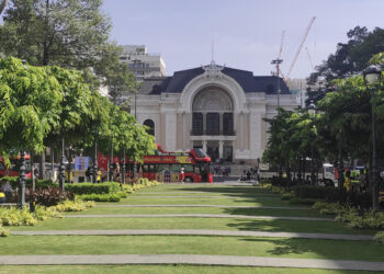 ho-chi-minh-puerta-vietnam-004