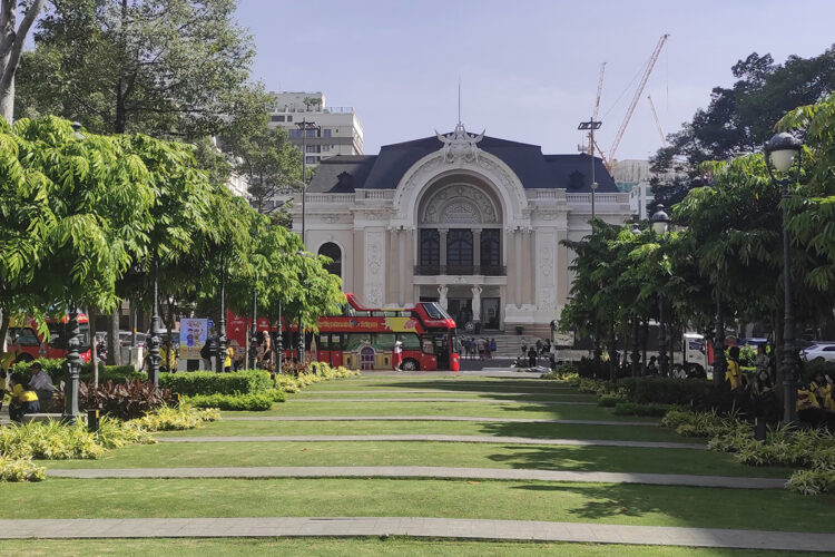 ho-chi-minh-puerta-vietnam-004