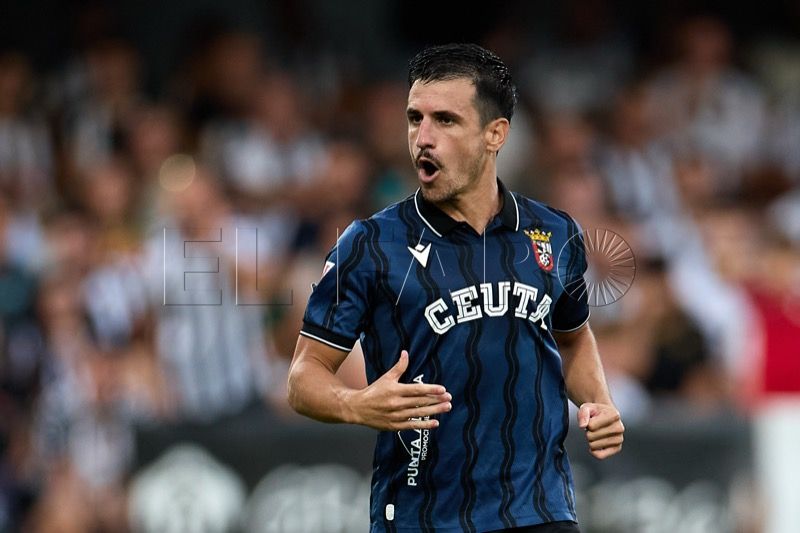 matos-competir-maximo-contra-cadiz-ceuta-futbol-004
