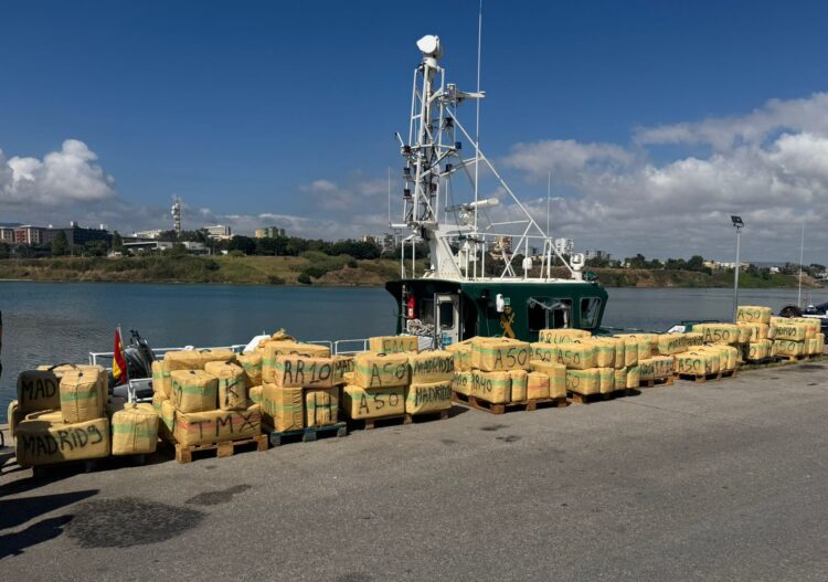 narcos-fuga-guardia-civil-decomisa-toneladas-hachis