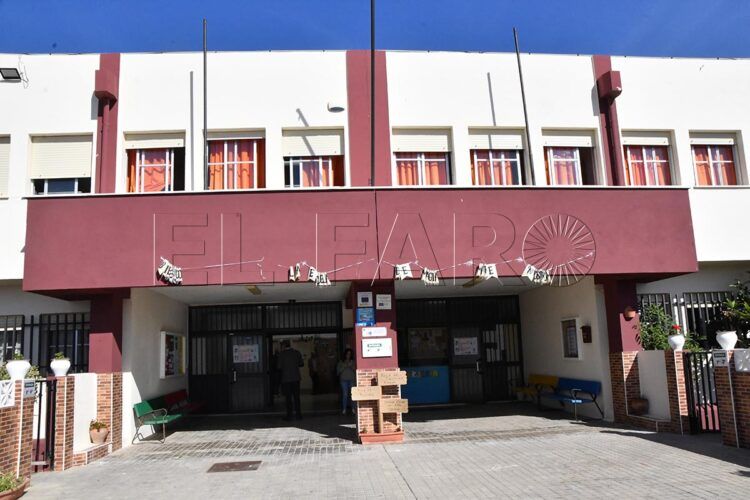 obras-ceip-mare-nostrum-rampa-accesible-nuevas-puertas-muro-reforzado