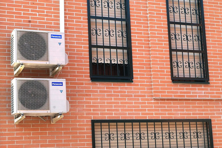 prohibido-instalar-aires-acondicionados-fachada