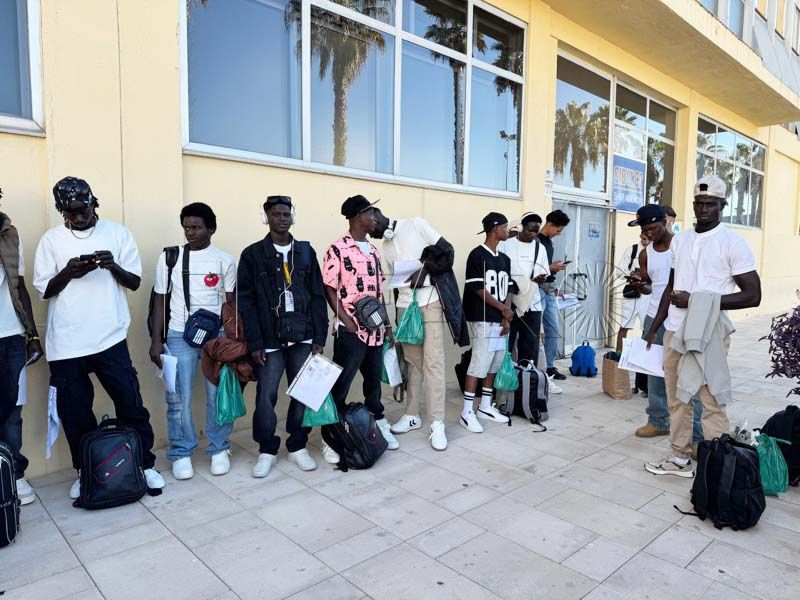 rumbo-peninsula-inmigrantes-dicen-adios-ceuta