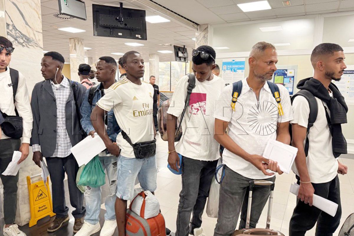 rumbo-peninsula-inmigrantes-dicen-adios-ceuta-012-portada