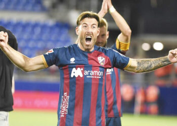 sergi-enrich-ariete-huesca-dulce-futbol