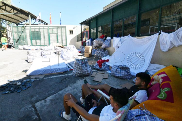 tercermundista-imagen-ceuta-puertas-ceti-3