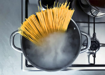 tirar-agua-hirviendo-fregadero