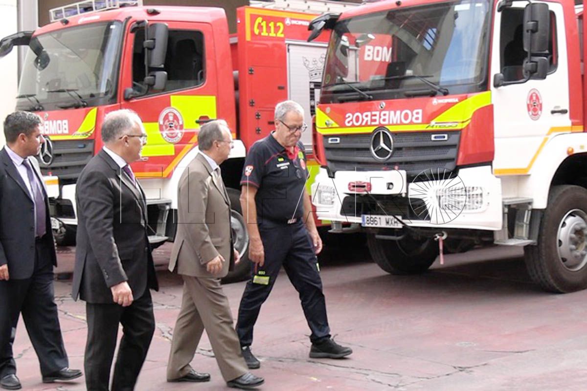 vehiculos-nuevos-moderno-gimnasio-pasarela-novedades-parque-bomberos-015-portada
