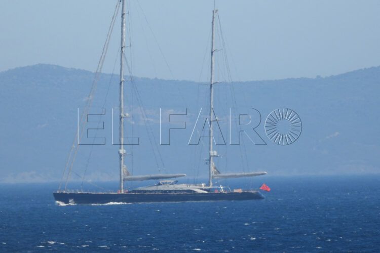 velero-lujo-buques-guerra-benzu-mohamed-vi