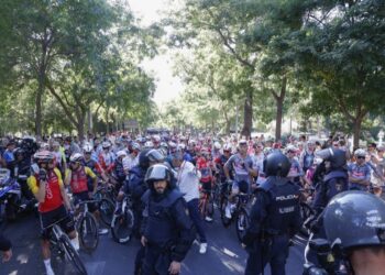 vuelta-ciclista-espana-2025-concluye-disturbios-protestas-madrid-002.jpg