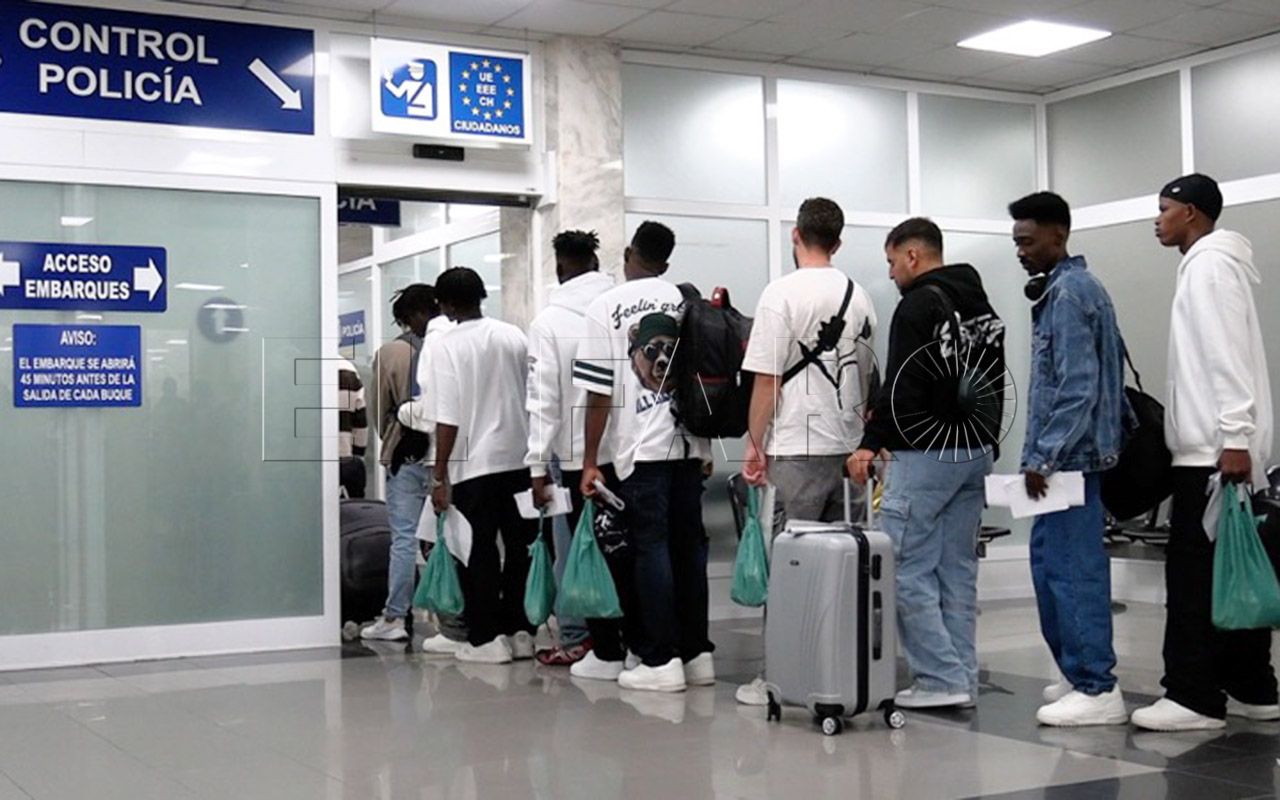 ceti-peninsula-grupo-inmigrantes-deja-ceuta-018-portada