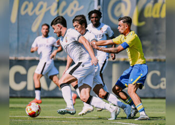 ceuta-b-tira-epica-puntuar-cadiz-futbol-3