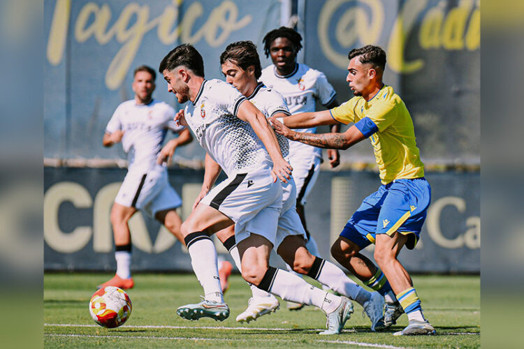 ceuta-b-tira-epica-puntuar-cadiz-futbol-3