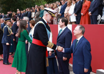 ceuta-representada-honor-satisfaccion-vivas-desfile-dia-fiesta-nacional-002