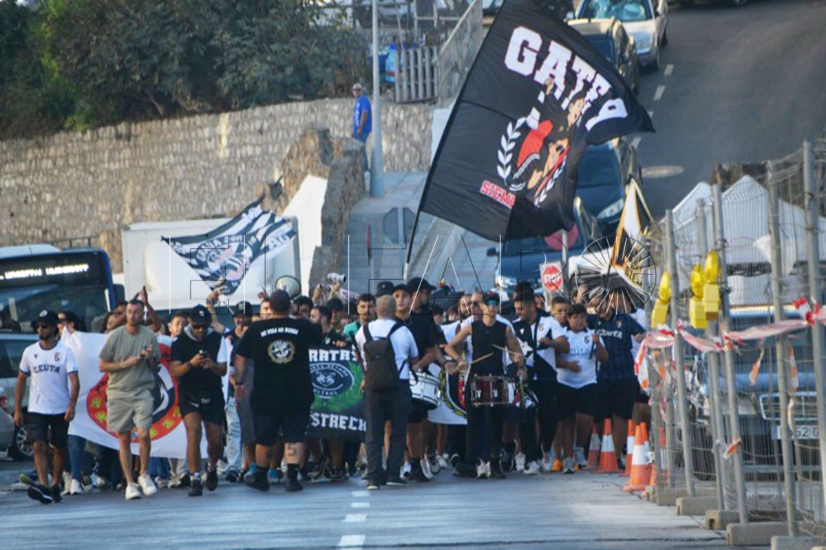 ceuta-vibra-equipo-ambientazo-recibir-eibar-009